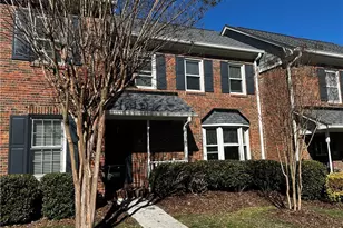 27 Park Village Ln, Greensboro, NC 27455 - Photo 2