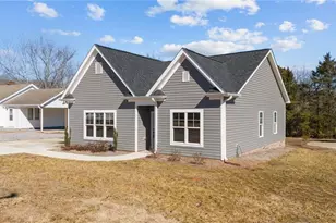 372 W Lee Ave, Yadkinville, NC 27055 - Photo 28