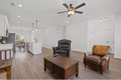 372 W Lee Avenue, Yadkinville, NC 27055 - Photo 4