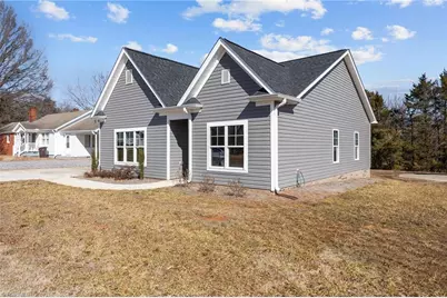 372 W Lee Avenue, Yadkinville, NC 27055 - Photo 26