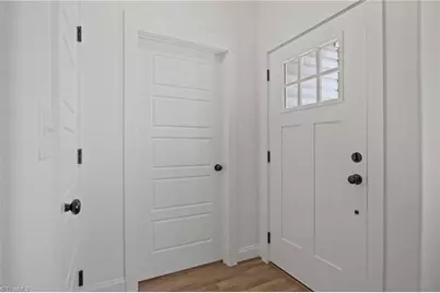 372 W Lee Avenue, Yadkinville, NC 27055 - Photo 2