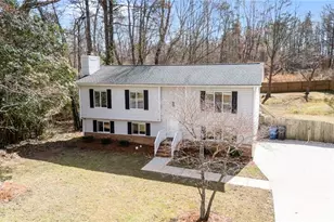 1113 Century Park Ave, Kernersville, NC 27284 - Photo 2
