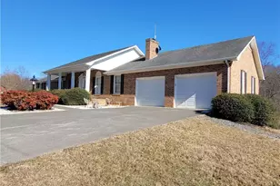 730 Blue Hollow Rd, Mount Airy, NC 27030 - Photo 4