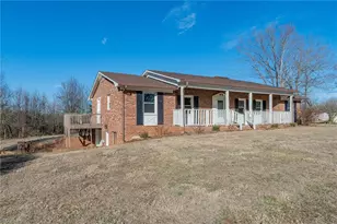 213 Sidney St, Lexington, NC 27295 - Photo 2