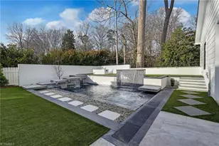 520 Woodland Dr, Greensboro, NC 27408 - Photo 14