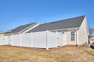 3958 Parkview Ct, Winston-Salem, NC 27127 - Photo 2