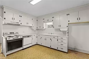 827 Dodson Mill Rd, Pilot Mountain, NC 27041 - Photo 8