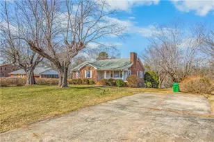 827 Dodson Mill Rd, Pilot Mountain, NC 27041 - Photo 4