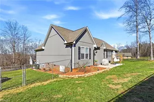 804 Montgomery Ct, Walnut Cove, NC 27052 - Photo 4