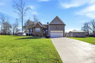 804 Montgomery Ct, Walnut Cove, NC 27052 - Photo 8