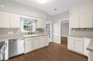 25 Fountain Manor Dr, Greensboro, NC 27405 - Photo 14