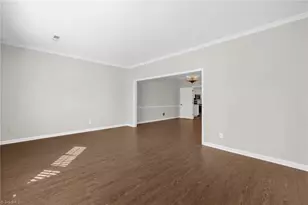 25 Fountain Manor Dr, Greensboro, NC 27405 - Photo 6