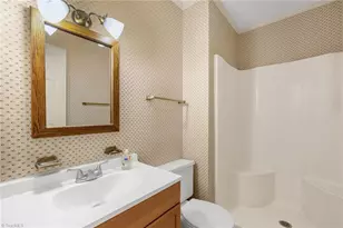 716 Meadowgreen Village Dr, Eden, NC 27288 - Photo 24