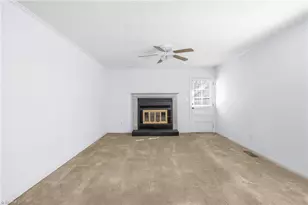 716 Meadowgreen Village Dr, Eden, NC 27288 - Photo 6