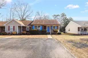 716 Meadowgreen Village Dr, Eden, NC 27288 - Photo 4