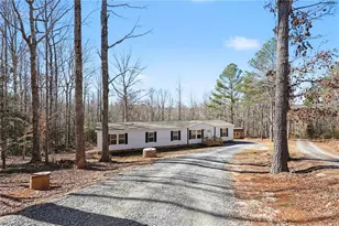 1385 Foxburrow Rd, Asheboro, NC 27205 - Photo 4