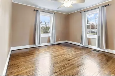 907 W Wendover Avenue, Greensboro, NC 27408 - Photo 12