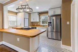 907 W Wendover Ave, Greensboro, NC 27408 - Photo 6