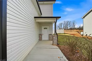 2486 Griffith Rd, Winston-Salem, NC 27103 - Photo 2