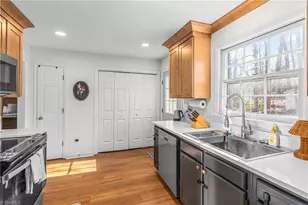 1114 Hickory Trace Dr, Greensboro, NC 27407 - Photo 8