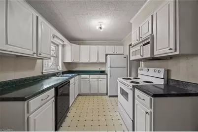 2307 Joy Drive, Jamestown, NC 27282 - Photo 10