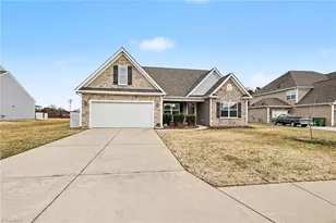 112 Boling Springs Ct, Whitsett, NC 27377 - Photo 4