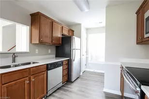 1506 Hamilton Hills Dr, Greensboro, NC 27406 - Photo 6