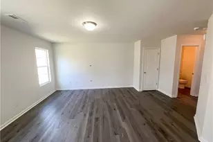 2033 Chapel Park Ln, Greensboro, NC 27405 - Photo 8