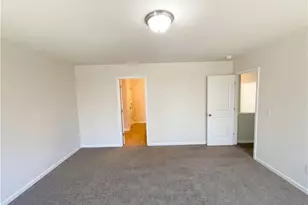 2033 Chapel Park Ln, Greensboro, NC 27405 - Photo 4