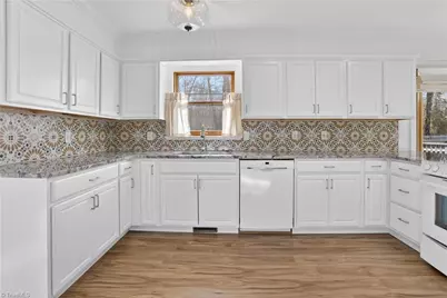 5211 Forest Oaks Drive, Greensboro, NC 27406 - Photo 2