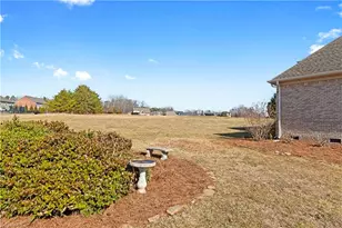 8814 Sawtooth Ct, Kernersville, NC 27284 - Photo 38