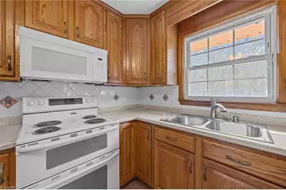 1022 Pine Knolls Road, Kernersville, NC 27284 - Photo 32