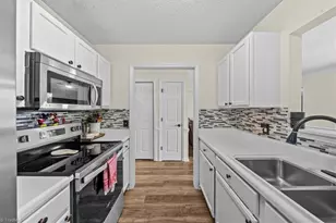 1429 Old Hickory Dr, Greensboro, NC 27405 - Photo 8