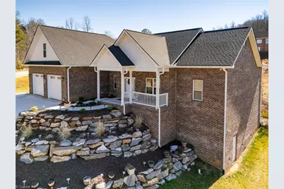 715 Chatsworth Circle SE, Lenoir, NC 28645 - Photo 1