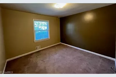 2041 S Hawthorne Road #B, Winston-Salem, NC 27103 - Photo 8