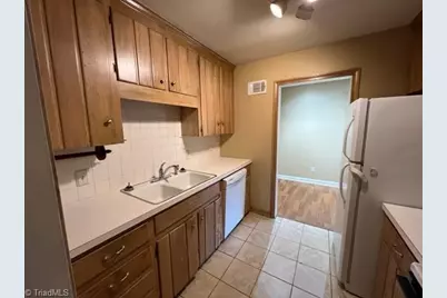 2041 S Hawthorne Road #B, Winston-Salem, NC 27103 - Photo 4