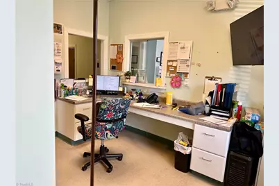 527 West Park Circle, North Wilkesboro, NC 28659 - Photo 8