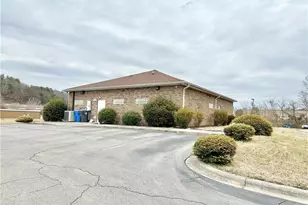 527 W Park Cir, North Wilkesboro, NC 28659 - Photo 4