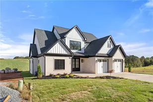 1348 Maple Chase Ln, Winston-Salem, NC 27106 - Photo 2