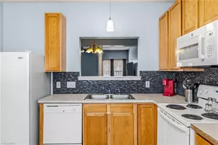 1640 Olivers Crossing Cir, Winston-Salem, NC 27127 - Photo 10