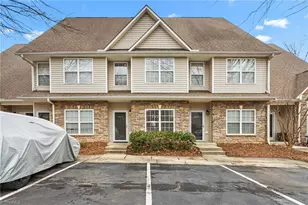 3856 Wayfarer Dr, Greensboro, NC 27410 - Photo 2