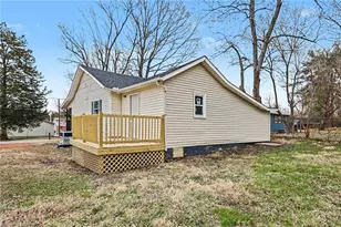 304 Phillips St, Thomasville, NC 27360 - Photo 16