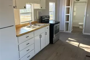 428 W Atkins St, Dobson, NC 27017 - Photo 4