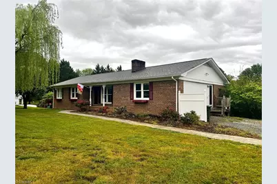 417 Fulton Avenue, Mount Airy, NC 27030 - Photo 2