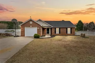 5190 Robin Ln, Randleman, NC 27317 - Photo 1