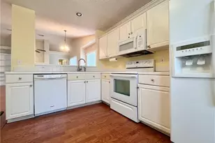 3304 Sparrowhawk Dr, High Point, NC 27265 - Photo 4