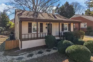 2009 Roanoke Dr, Greensboro, NC 27408 - Photo 6