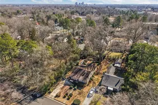 2009 Roanoke Dr, Greensboro, NC 27408 - Photo 8