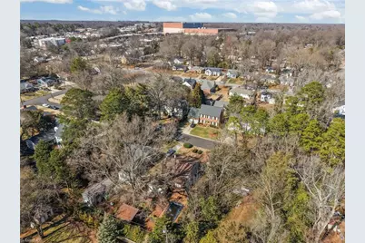 2009 Roanoke Drive, Greensboro, NC 27408 - Photo 10