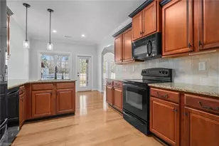 404 Suzanne Ln, Lexington, NC 27295 - Photo 6